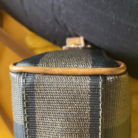 Beautiful vintage Fendi Crossbody - Picture 10 of 13
